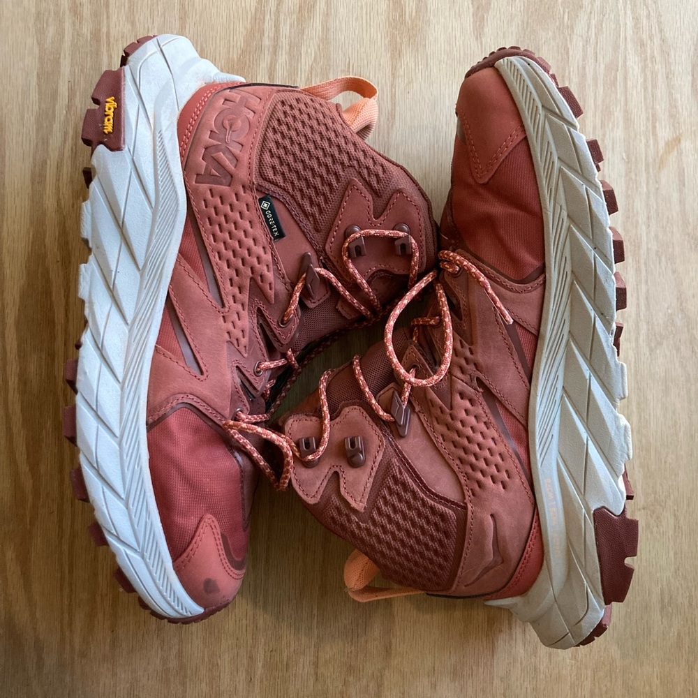 HOKA W Anacapa mid GXT hiking boot!!